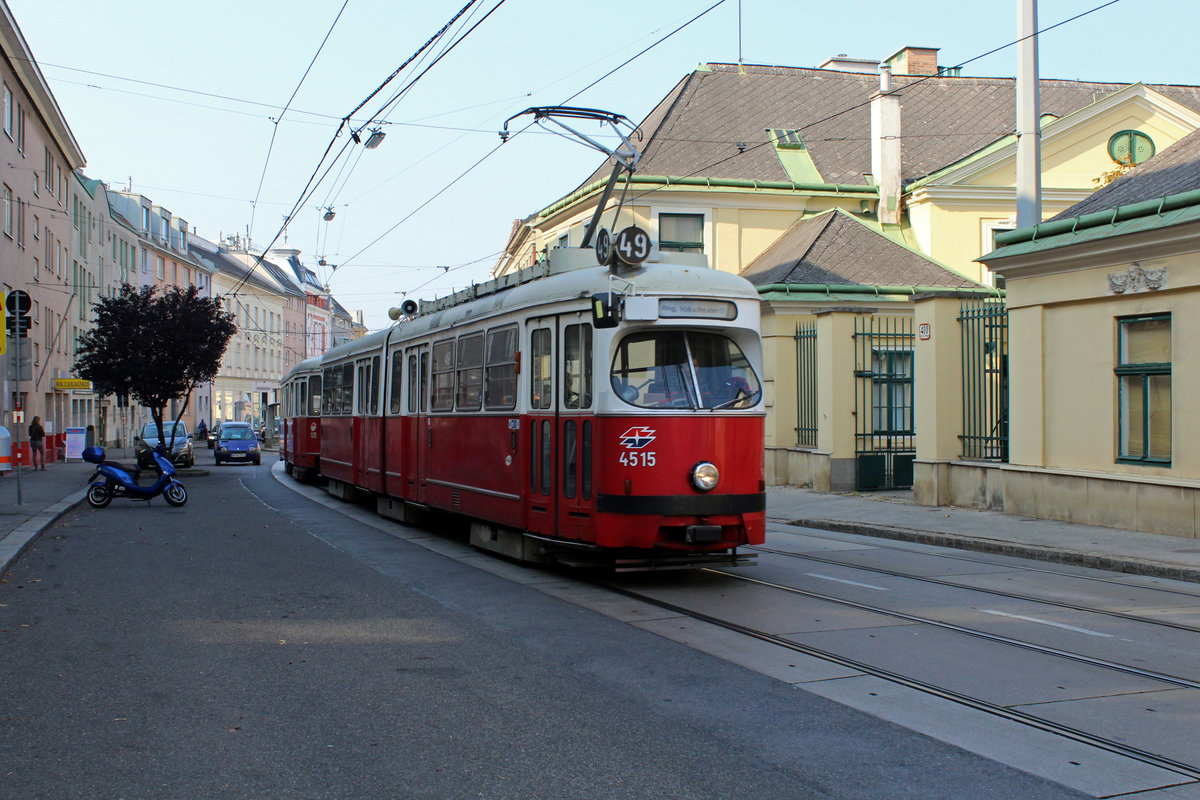 Wien Wiener Linien SL 49 (E1 4515 + c4 1335) XIV, Penzing, Hütteldorf, Linzer Straße am 18. Oktober 2018. - Hersteller und Baujahre der Wagen: Lohnerwerke 1972 (E1 4545) und Bombardier-Rotax 1975 (c4 1335). 