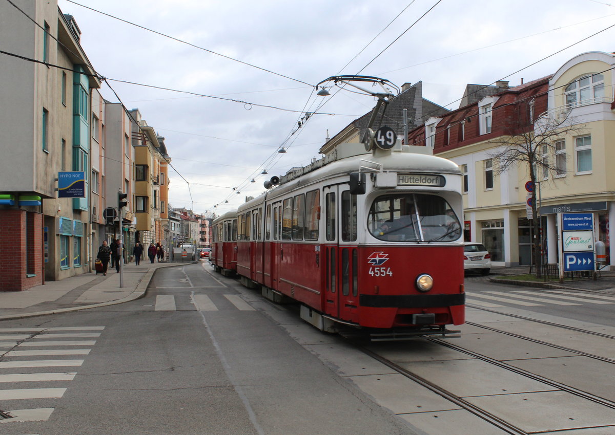 Wien Wiener Linien SL 49 (E1 4554 + c4 1351 (beide: Bombardier-Rotax 1976)) XIV, Penzing, Hütteldorf, Linzer Straße / Rosentalgasse am 11. Feber / Februar 2019.