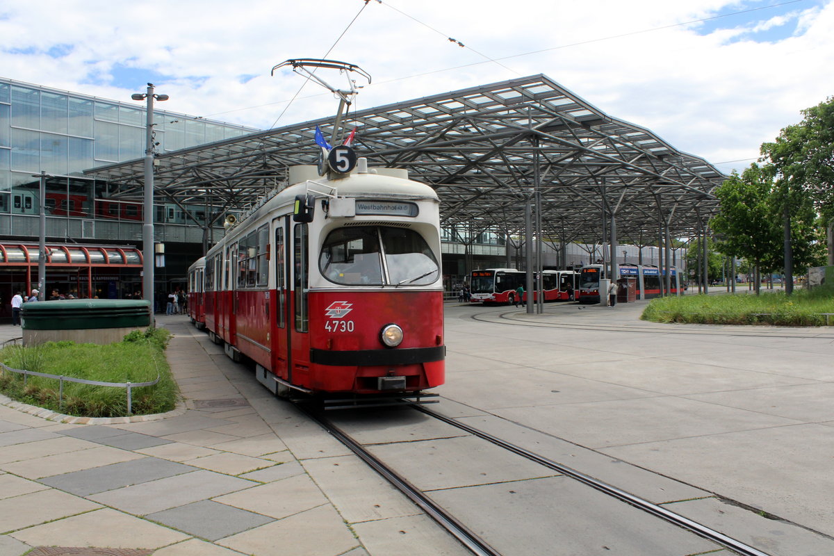 Wien Wiener Linien SL 5 (E1 4730 + c4 1318) II, Leopoldstadt, Praterstern am 12. Mai 2017.