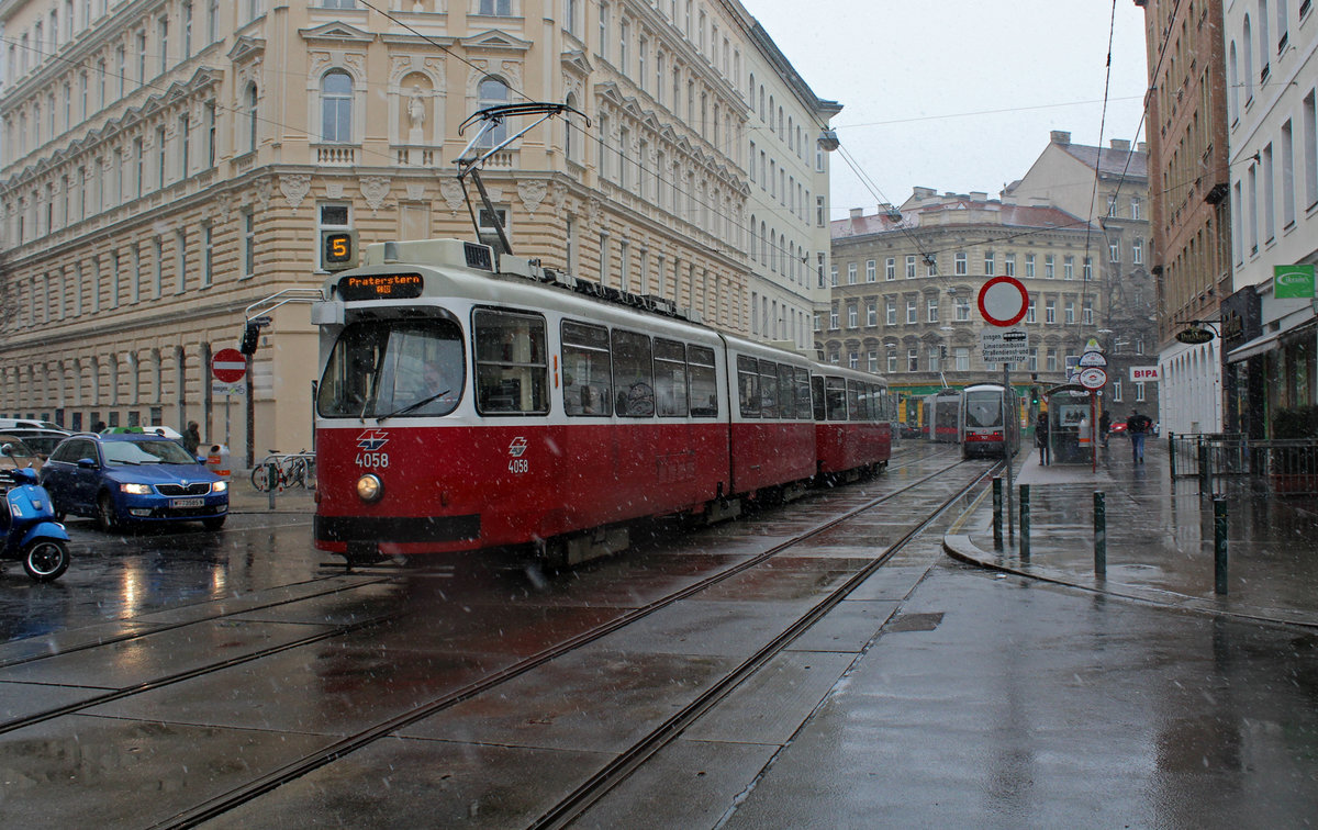 Wien Wiener Linien SL 5 (E2 4058 + c5 1458) XX, Brigittenau, Rauscherstraße / Bäuerlegasse am 17. März 2018.