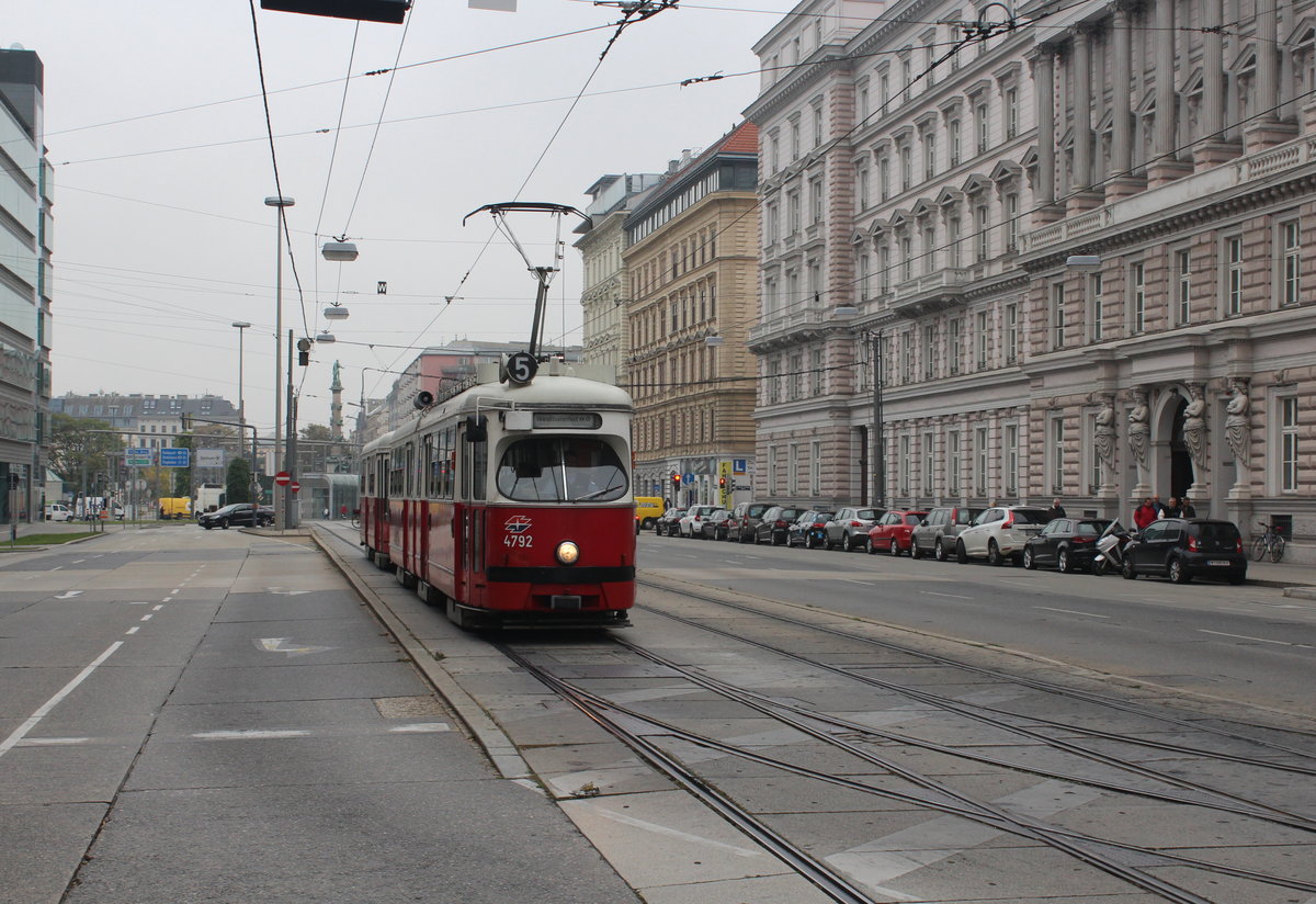 Wien Wiener Linien SL 5 (E 4792) II, Leopoldstadt, Nordbahnstraße / Mühlfeldgasse am 17. Oktober 2016.