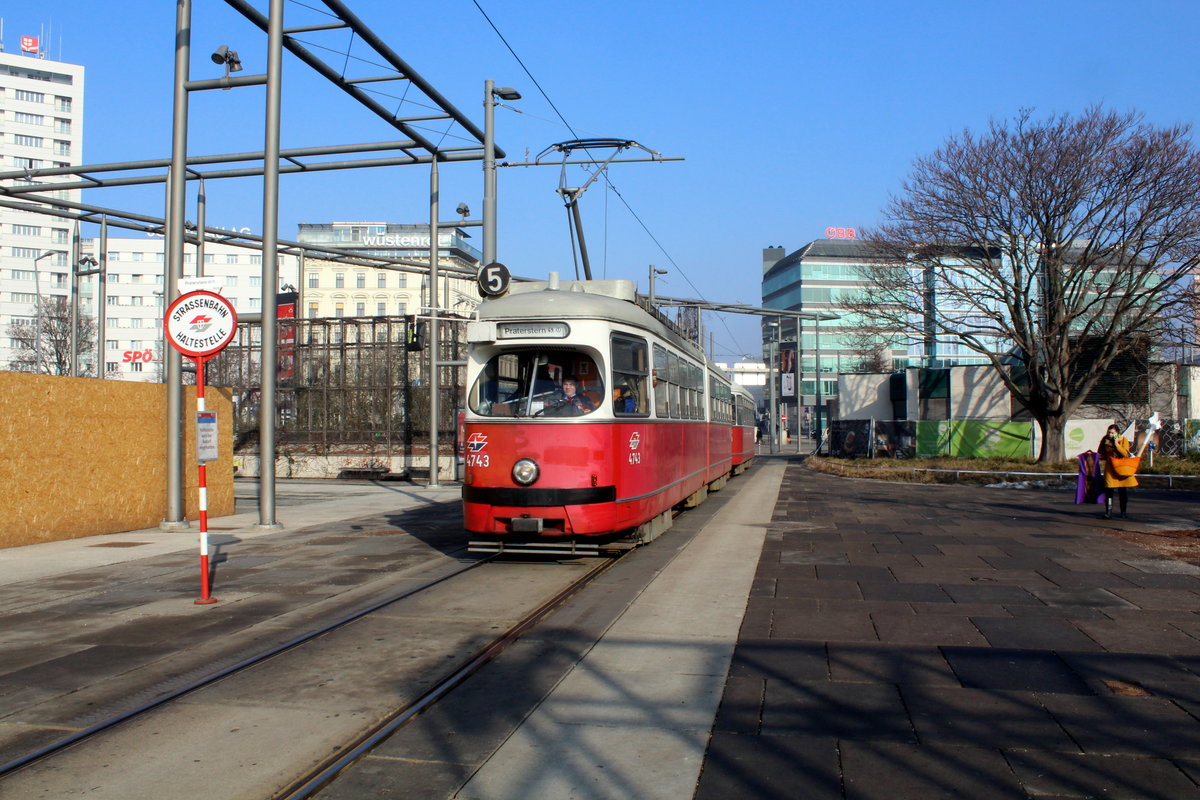 Wien Wiener Linien SL 5 (E1 4743) II, Leopoldstadt, Praterstern am 14. Februar 2017.
