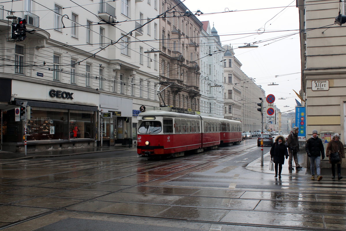 Wien Wiener Linien SL 5 (E1 4781 + c4 1316) IX, Alsergrund, Spitalgasse / Alser Straße am 17. Februar 2017. - Die Alser Straße folgt dem ehemaligen Verlauf des Baches Als.