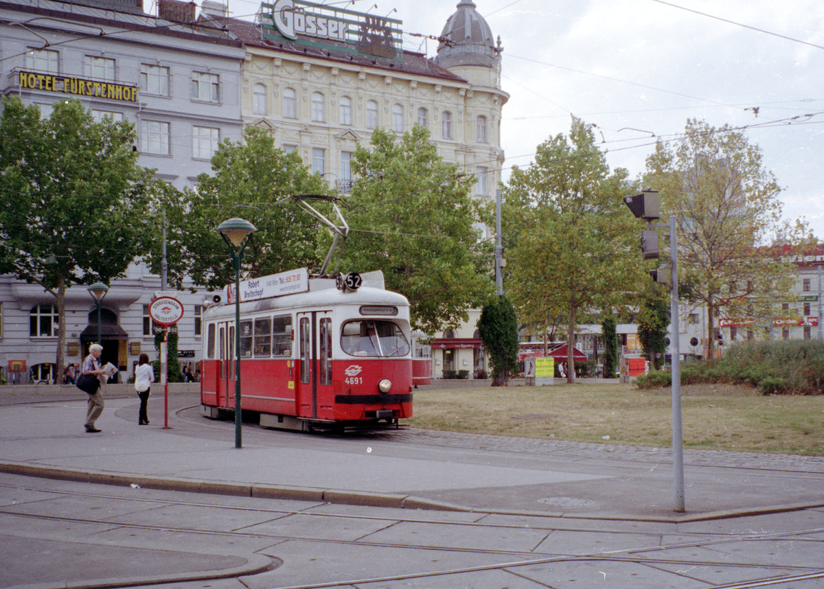 Wien Wiener Linien SL 52 (E1 4691) Westbahnhof (Endst.) am 25. Juli 2007. - Scan von einem Farbnegativ. Film: Agfa Vista 200. Kamera: Leica C2.