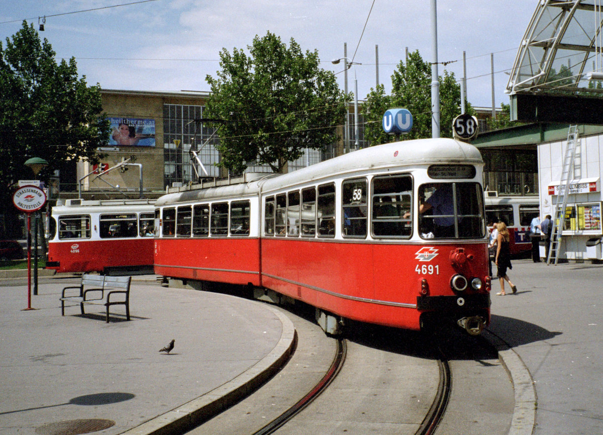 Wien Wiener Linien SL 58 (E1 4691) Westbahnhof im Juli 2005. - Scan von einem Farbnegativ. Film: Kodak Film Gold 200. Kamera: Leica C2.