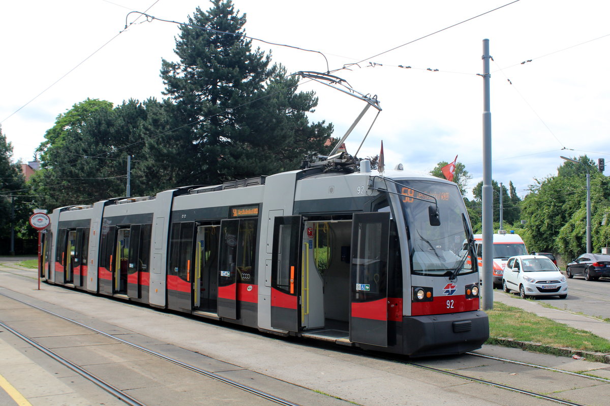 Wien Wiener Linien SL 58 (A1 92) XIII, Hietzing, Unter St. Veit, Hummelgasse (Endstation) am 29. Juni 2017.