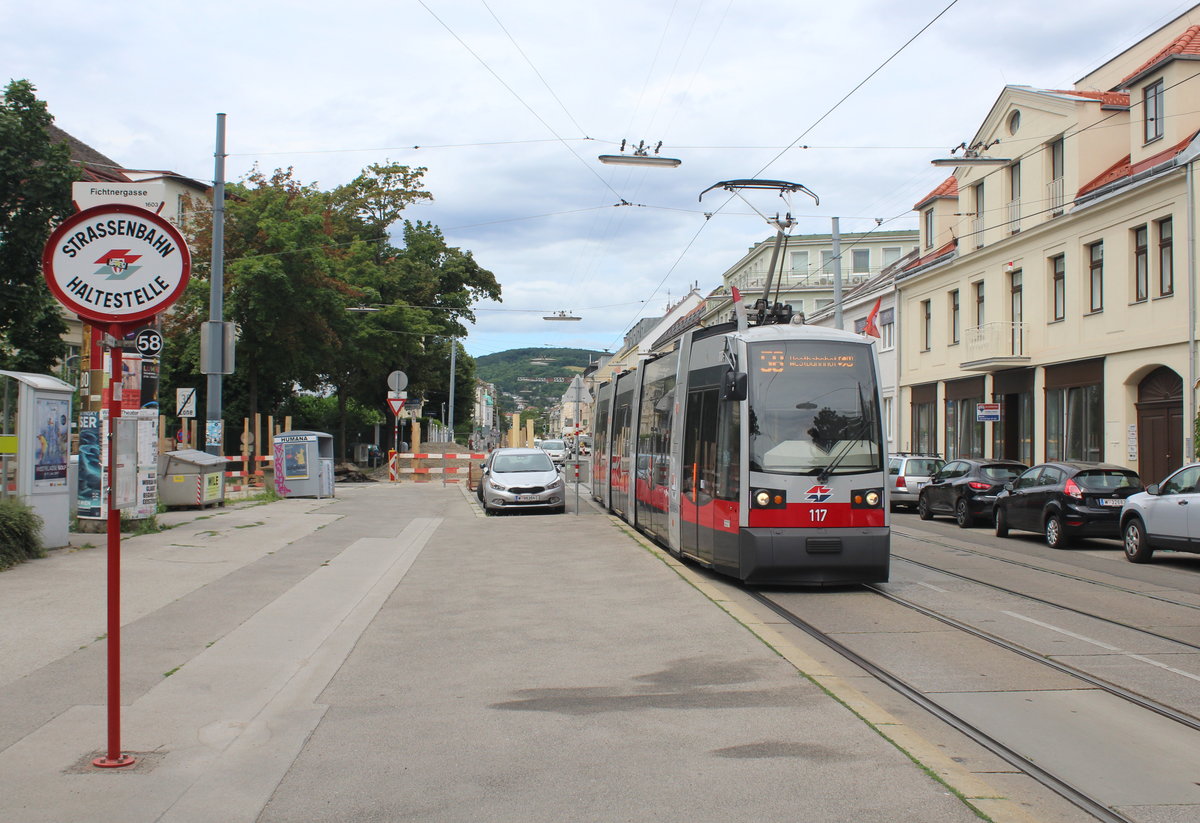 Wien Wiener Linien SL 58 (A1 117) XIII, Hietzing, Unter St. Veit, Hietzinger Hauptstraße (Hst. Fichtnergasse) am 29. Juni 2017.
