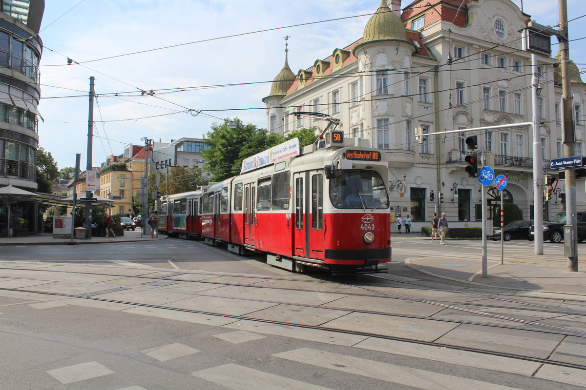 Wien Wiener Linien SL 58 (E2 4043 + c5 1443) Hietzing (13. (XIII) Bezirk), Hietzinger Hauptstraße / Lainzer Straße / Anna-Strauss-Platz am 26. Juli 2016.