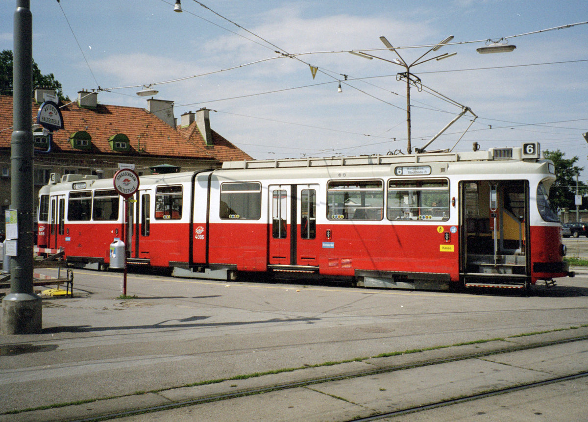 Wien Wiener Linien SL 6 (E2 4096 + c5 1496) XI, Simmering, Simmeringer Hauptstraße / Zentralfriedhof 3. Tor im Juli 2005. - Scan von einem Farbnegativ. Film: Kodak Film Gold 200. Kamera: Leica C2.