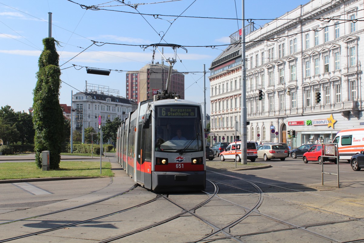 Wien Wiener Linien SL 6 (B 651) Mariahilfer Strasse / Westbahnhof am 8. Juli 2014.