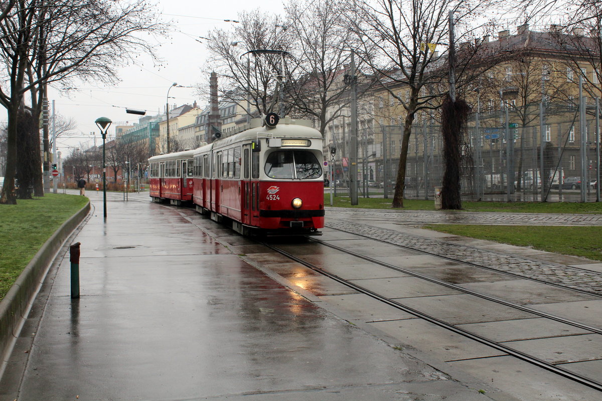 Wien Wiener Linien SL 6 (E1 4524 + c3 1211) Neubaugürtel / Felberstraße / Westbahnhof am 19. Februar 2016.