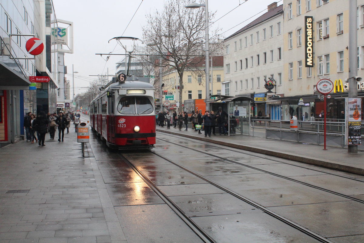 Wien Wiener Linien SL 6 (E1 4523 + c3 1249) Simmering, Simmeringer Hauptstraße am 18. Februar 2016.