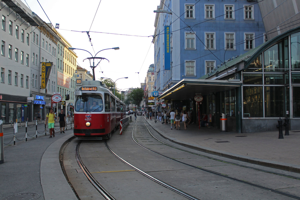 Wien Wiener Linien SL 60 (E2 4051 (SGP 1985) + c5 1452 (Bombardier-Rotax 1980)) XV, Rudolfsheim-Fünfhaus, Fünfhaus, Mariahilfer Straße (Hst. Westbahnhof / Gerstnerstraße) am 31. Juli 2018.