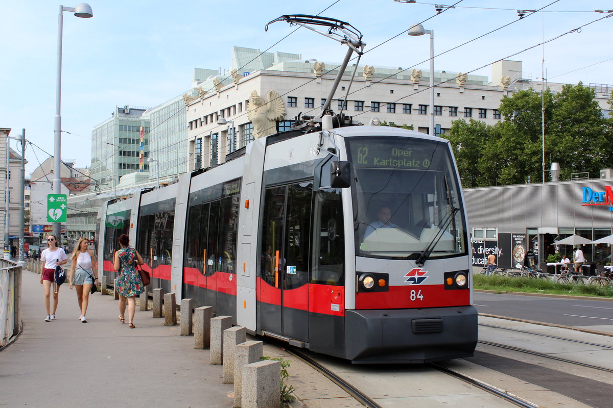 Wien Wiener Linien SL 62 (A1 84) IV, Wieden, Wiedner Hauptstraße / Karlsplaz am 29. Juli 2018.