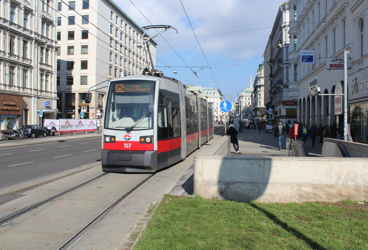 Wien Wiener Linien SL 62 (A1 107) I, Innere Stadt, Kärntner Straße / Karlsplatz am 22. Oktober 2016.