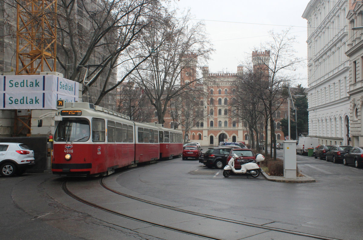 Wien Wiener Linien SL 71 (E2 4096) IX, Alsergrund, Kolingasse / Peregringasse am 19. Februar 2017.