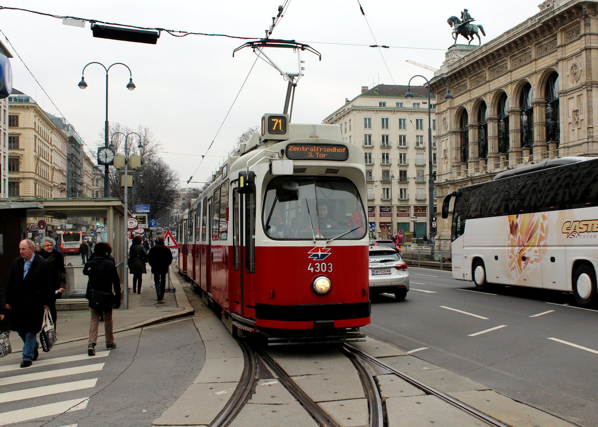 Wien Wiener Linien SL 71 (E2 4303) I, Innere Stadt, Opernring / Kärntner Straße am 17. März 2018.