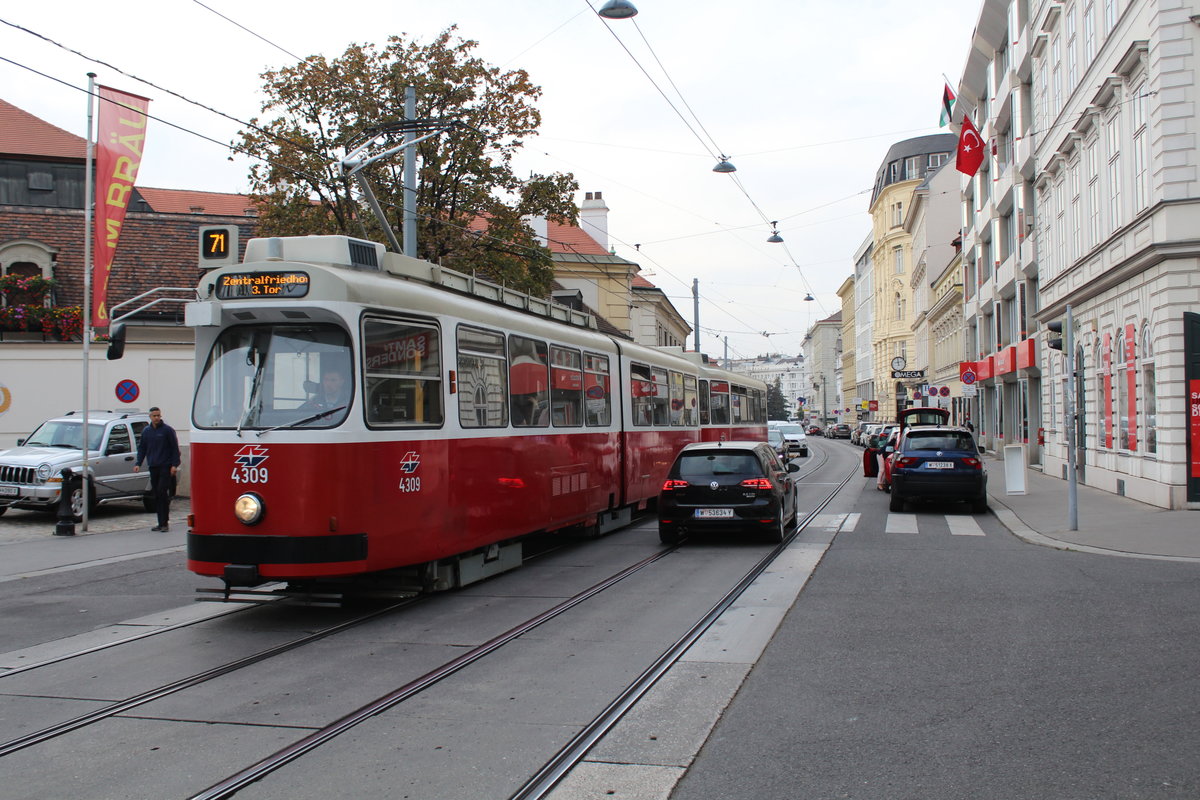 Wien Wiener Linien SL 71 (E2 4309 (Bombardier-Rotax 1978)) III, Landstraße, Rennweg / Salesianergasse am 15. Oktober 2018.