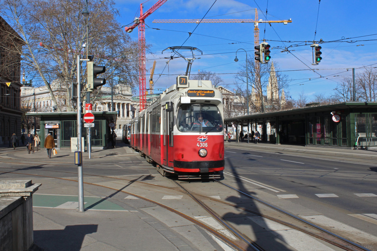 Wien Wiener Linien SL 71 (E2 4306 (Bombardier-Rotax 1978)) I, Innere Stadt, Dr.-Karl-Rennner-Ring / Burgring / Bellariastraße am 14. Feber / Februar 2019.