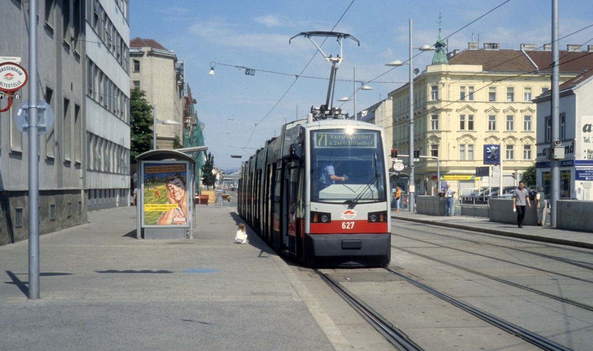 Wien Wiener Linien SL 71 (B 627) Simmeringer Hauptstrasse / Fickeysstrasse im Juli 2005.