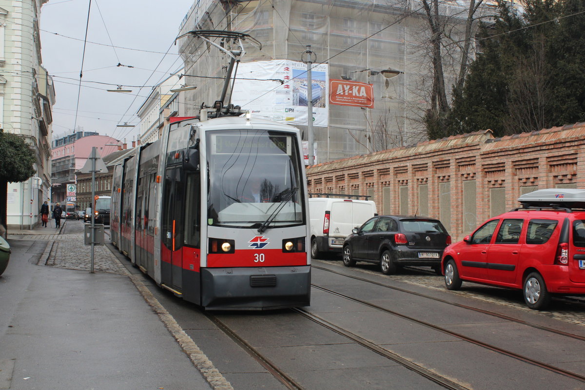 Wien Wiener Linien SL 9 (A 30) XVIII, Währing, Kreuzgasse / Klostergasse am 18. Februar 2017. 