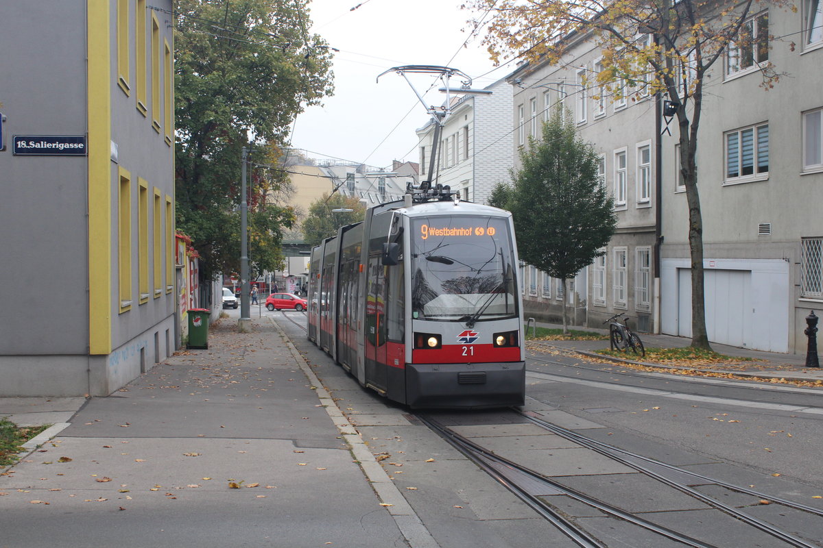 Wien Wiener Linien SL 9 (A 21) XVIII, Währing, Gersthof, Wallrißstraße / Salierigasse am 19. Oktober 2017.