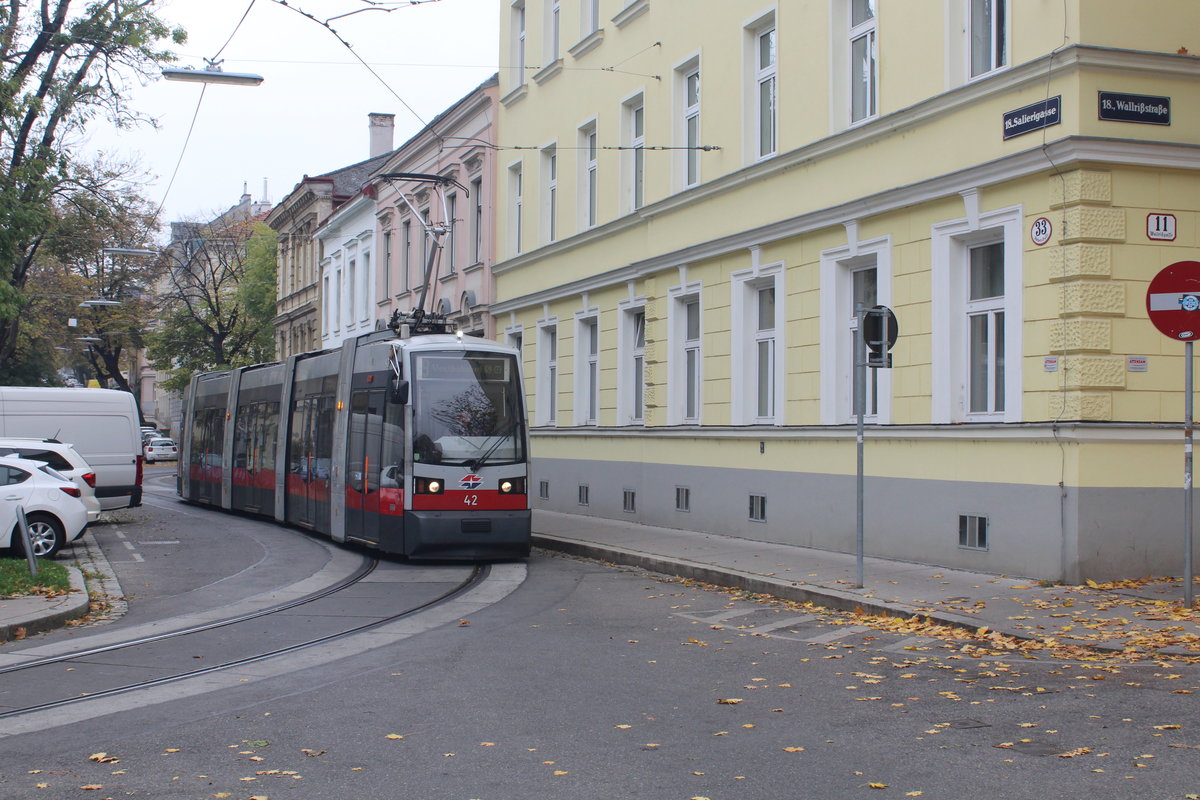 Wien Wiener Linien SL 9 (A 42) XVIII, Währing, Gersthof, Salierigasse / Wallrißstraße am 19. Oktober 2017.