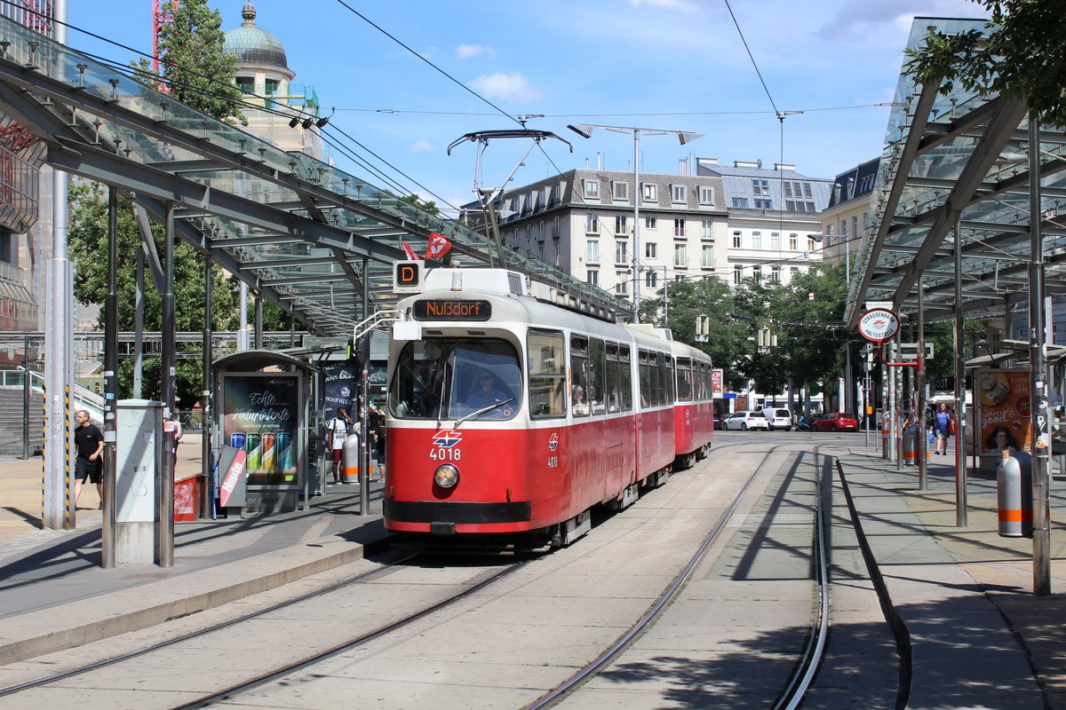 Wien Wiener Linien SL D (E2 4018 + c5 1418) IX, Alsergrund, Franz-Josefs-Bahnhof am 30. Juni 2017.