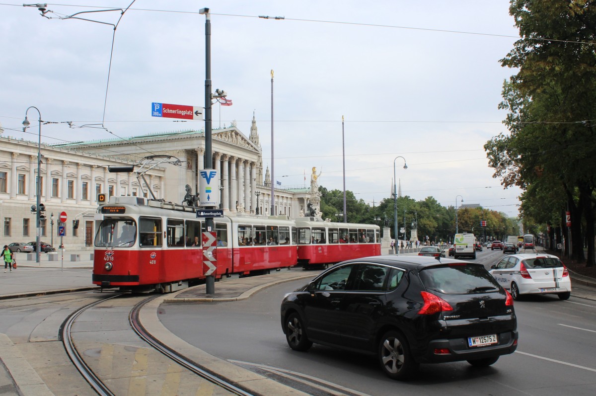 Wien Wiener Linien SL D (E2 4018) Dr.-Karl-Renner-Ring / Schmerlingplatz / Parlament am 11. Juli 2014.
