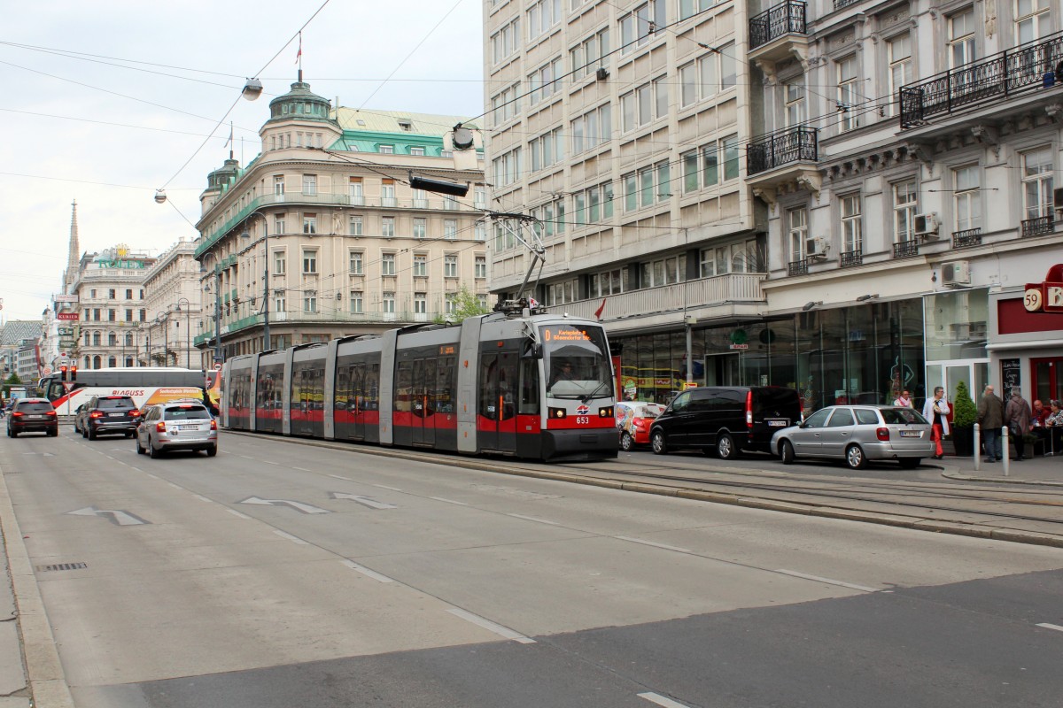 Wien Wiener Linien SL D (B 653) Kärntner Strasse am 1. Mai 2015.