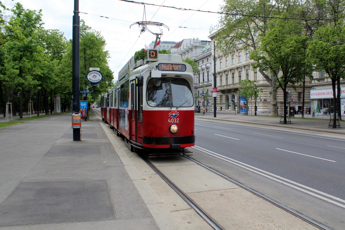 Wien Wiener Linien SL D (E2 4032 + c5 1432) Parkring am 1. Mai 2015. - Am 1. Mai, dem  Tag der Arbeit  und gleichzeitig dem österreichischen Staatsfeiertag, gibt es immer Umzüge und politische Veranstaltungen am Ring. Aus diesem Grund gab es auch am 1. Mai dieses Jahres bis etwa 13.30 Uhr Änderungen der Linienführung der Straßenbahnlinien, die den Ring bedienen.