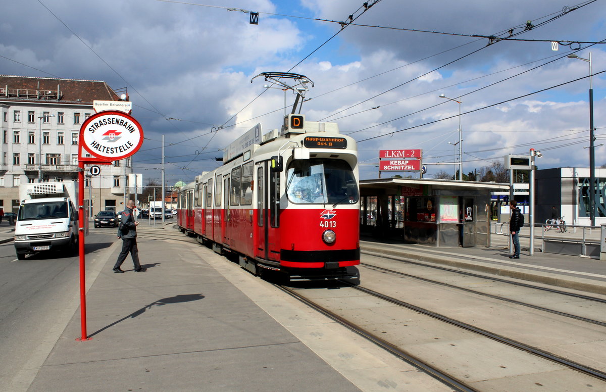 Wien Wiener Linien SL D (E2 4013) Arsenalstraße (Hst. Quartier Belvedere) am 22. März 2016.