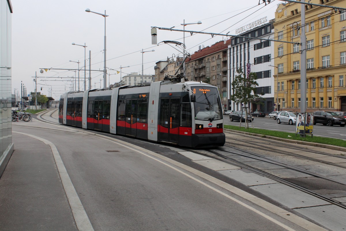 Wien Wiener Linien SL O (A 10) Wiedner Gürtel am 11. Oktober 2015.