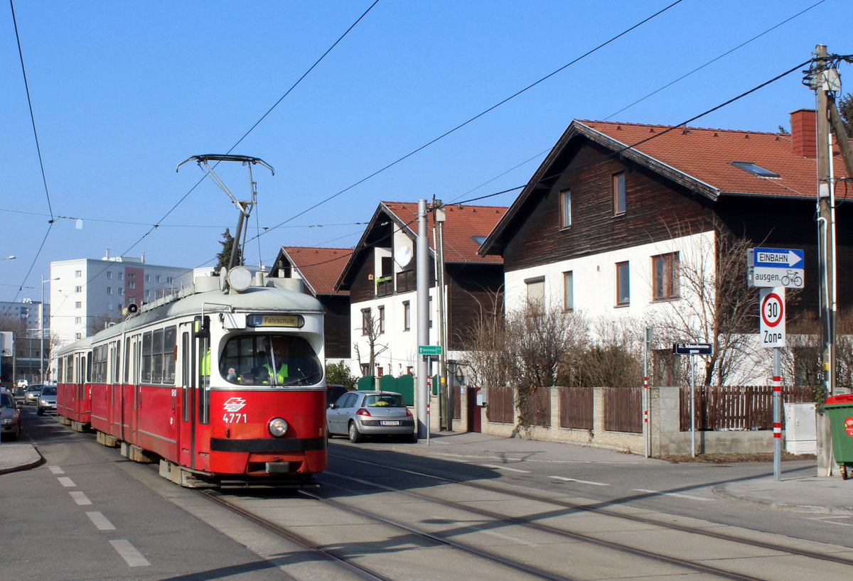 Wien Wiener Linien Sonderzug / Fahrschule (E1 4771 + c4) XXII, Donaustadt, Am Heidjöchl / Hasibederstraße am 14. Februar 2017.