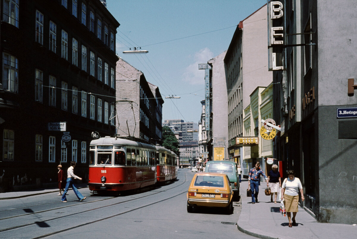 Wien Wiener Stadtwerke-Verkehrsbetriebe (WVB) SL H2 (L(4) 565 (SGP 1961)) III, Landstraße, Löwengasse / Hetzgasse im Juli 1977. - Scan eines Diapositivs. Kamera: Leica CL.
