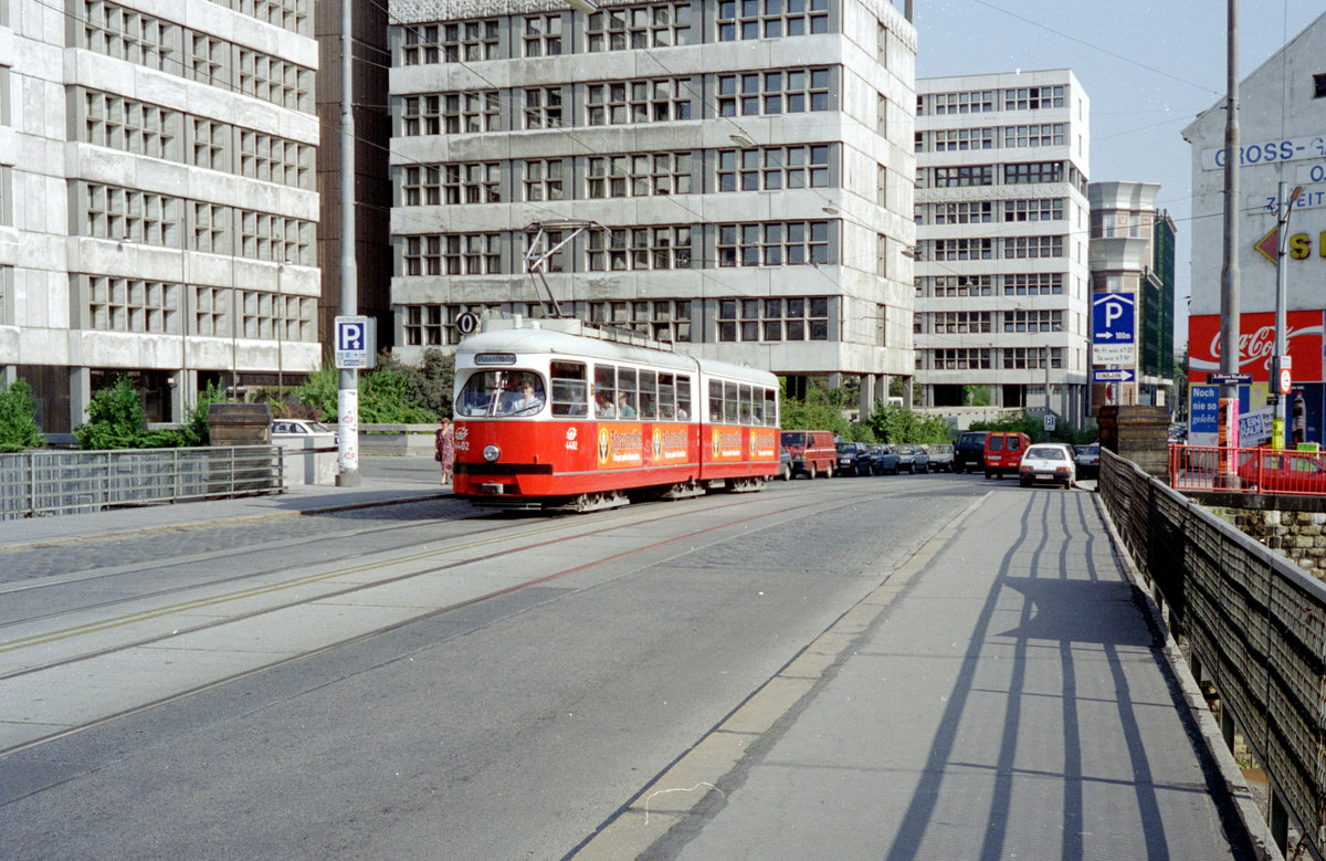 Wien Wiener Stadtwerke-Verkehrsbetriebe (WVB) SL O (E 4402 (Lohnerwerke 1961)) III, Landstraße, Hinter Zollamtsstraße im August 1994. - Scan von einem Farbnegativ. Film: Kodak Gold 200. Kamera: Minolta XG-1.