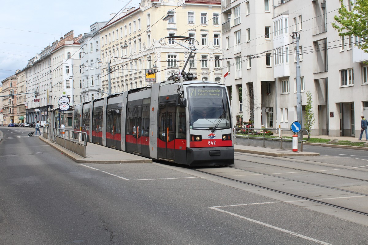 Wien WL SL 71 (B 642) Rennweg / Oberzellergasse am 1. Mai 2015.