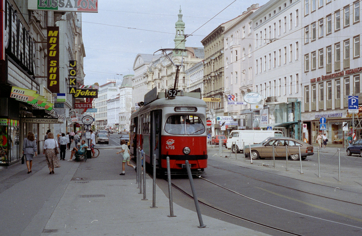 Wien WVB SL 52 (E1 4755 (SGP 1971)) Mariahilfer Straße / Zieglergasse im Juli 1992. - Scan von einem Farbnegativ. Film: Kodak Gold 200. Kamera: Minolta XG-1.