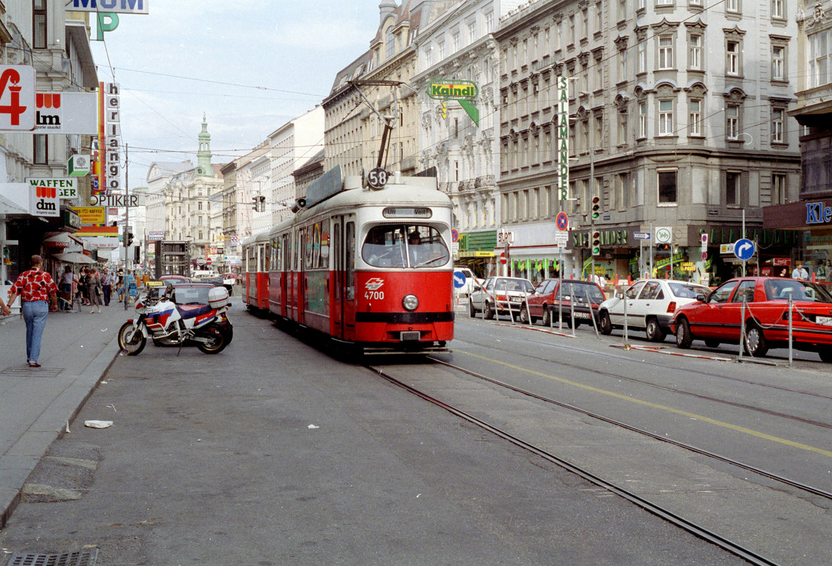 Wien WVB SL 58 (E1 4700 (SGP 1968)) Mariahilfer Straße im Juli 1992. - Scan von einem Farbnegativ. Film: Kodak Gold 200. Kamera: Minolta XG-1.