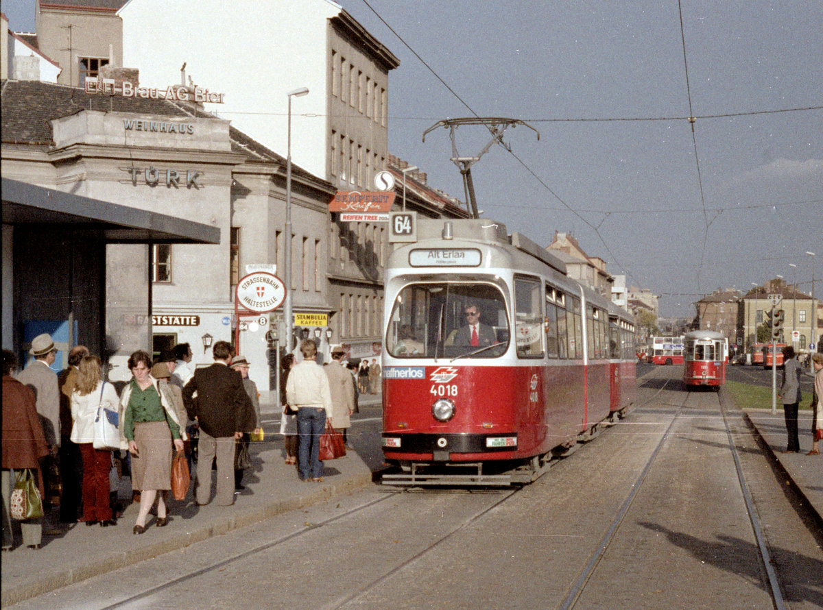 Wien WVB SL 64 (E2 4018 + c5 14xx) XII, Meidling, Eichenstraße / Meidlinger Hauptstraße / Philadelphiabrücke im Oktober 1979. - Scan von einem Farbnegativ. Film: Kodak Kodacolor II (Safety Film 5075). Kamera: Minolta SRT-101.