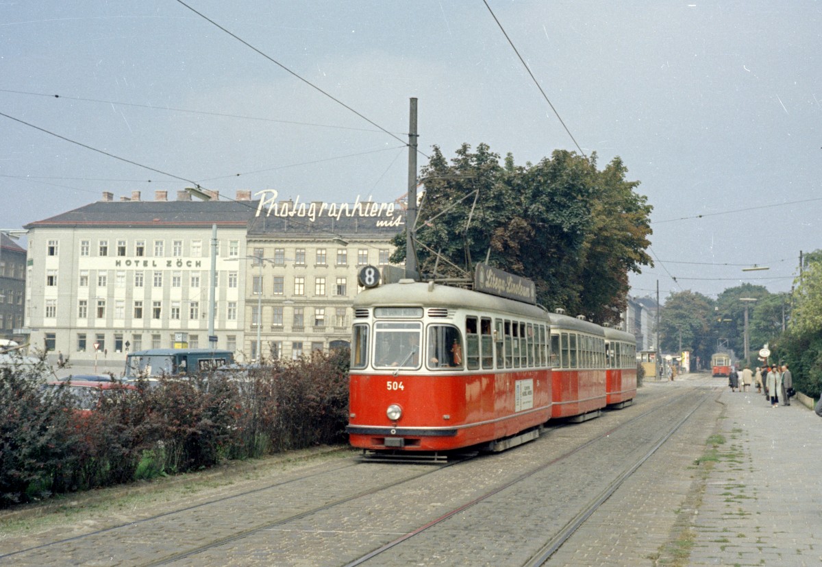Wien WVB SL 8 (L4 504 + l + l) Neubaugürtel / Westbahnhof am 1. September 1969. - Scan von einem Farbnegativ.