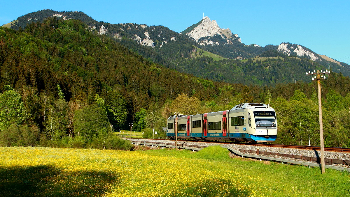 Wieviele Male ich an dieser Stelle in Fischbachau-Hammer schon Aufnahmen gemacht habe, weiss ich nicht. Aber auch in diesem Urlaub konnte ich der Versuchung nicht widerstehen, diesmal ist VT 115 der BOB am 22.05.2016 in Richtung München unterwegs.