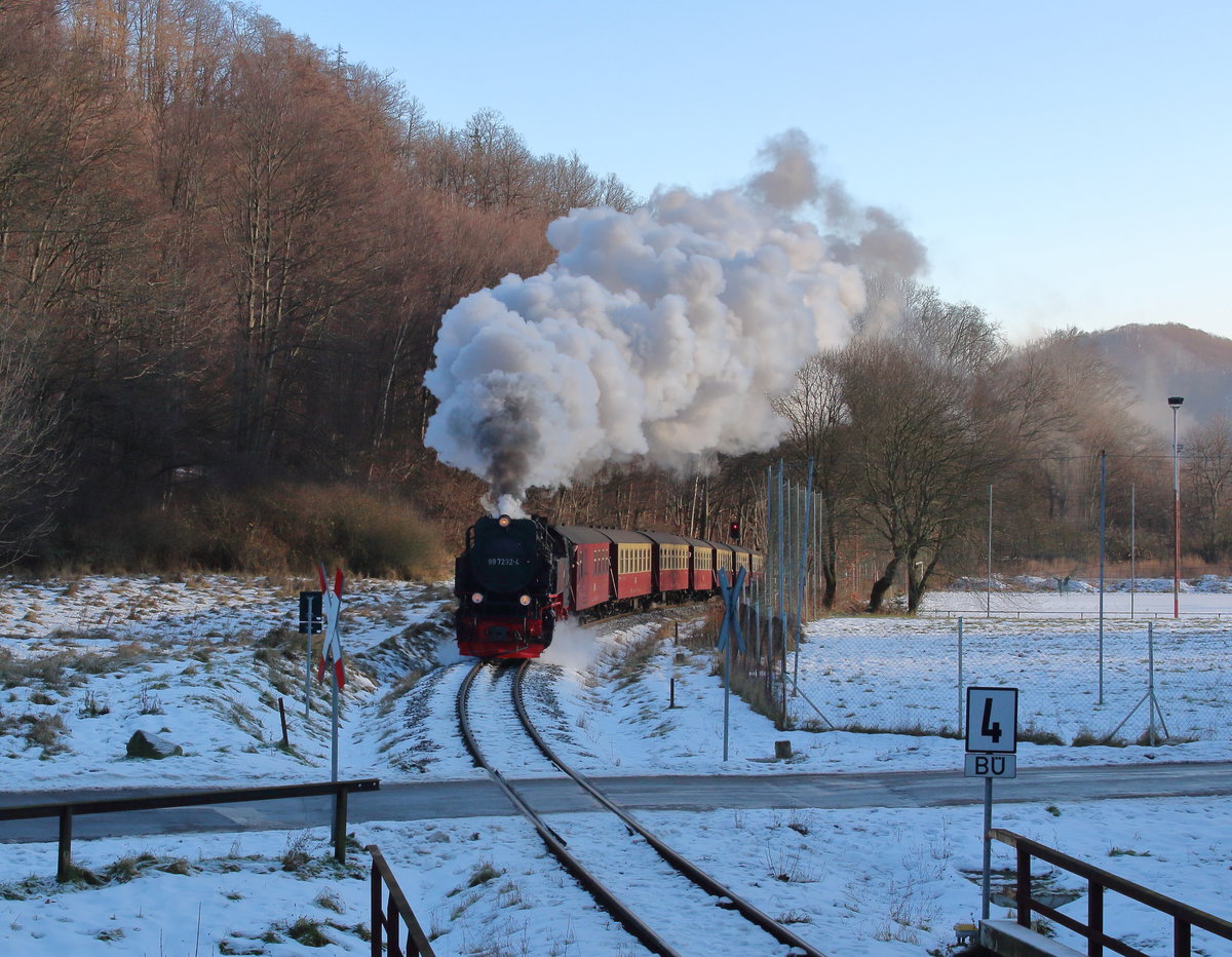 Winterdampf auf der Harzquerbahn. 99 7232 mit dem N8925 bei Wernigerode Hasserode.

Wernigerode Hasserode, 18. Dezember 2017