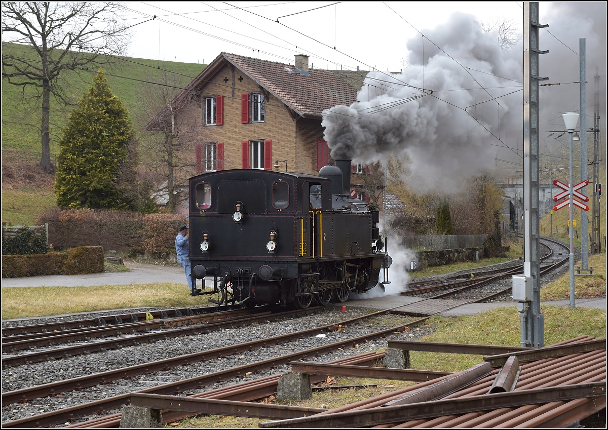 Winterdampf des Vereins Historische Emmentalbahn. Dampflok Ed 3/4 Nr. 2 der Solothurn-Münster-Bahn rangiert in Sumiswald/Grünen. Februar 2018. 