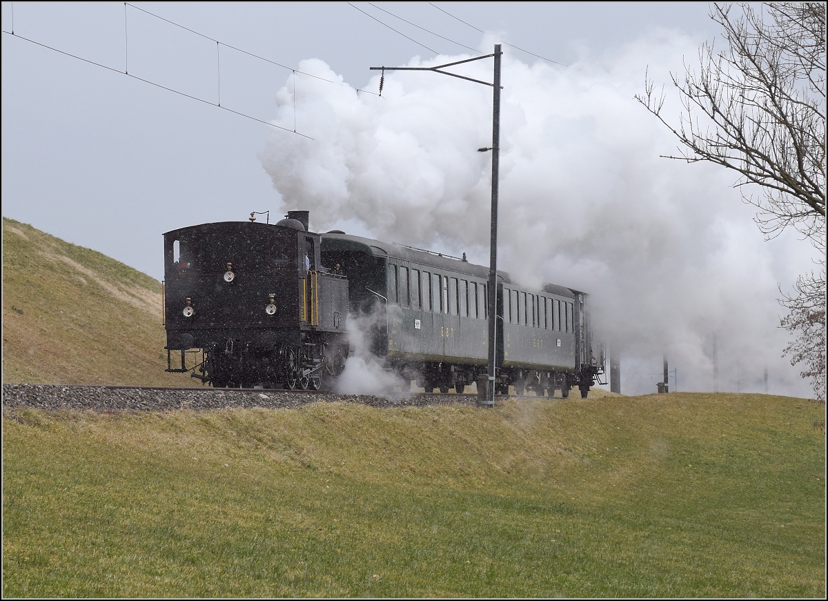 Winterdampf des Vereins Historische Emmentalbahn. Dampflok Ed 3/4 Nr. 2 der Solothurn-Münster-Bahn kurz vor dem Übertritt aus dem Oberaargau ins Emmental. Rohrbachgraben, Februar 2018. 