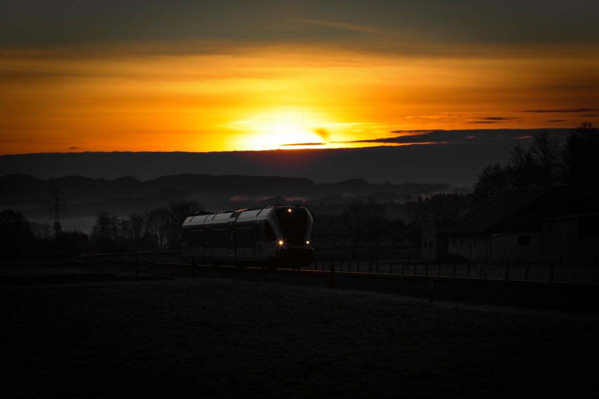 Wintersonne ohne Schnee … 
Der Morgen über dem Sulmtal. 
Februar 2019