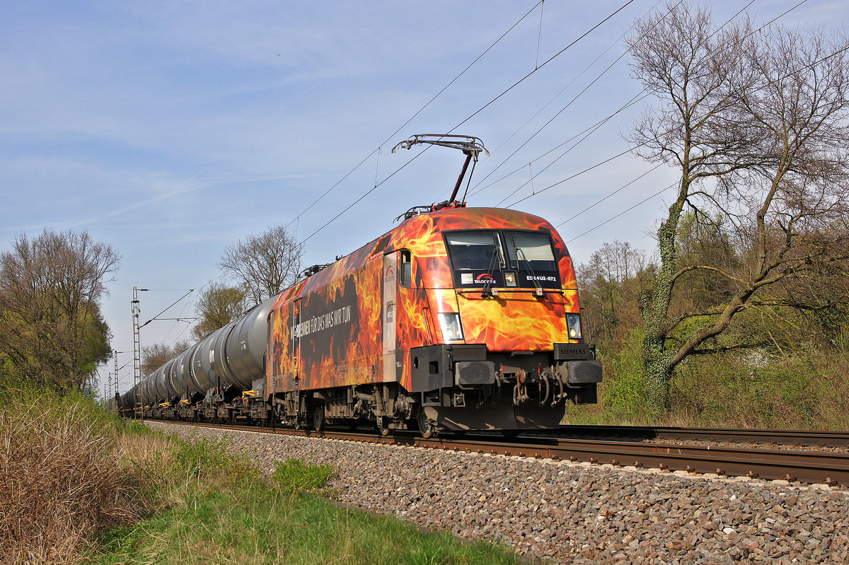 WIR BRENNEN FÜR DAS WAS WIR TUN - Lokomotive 182 572-8 mit Güterzug am 29.03.2017 in Lintorf.