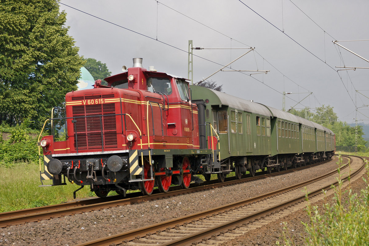 Wirtschaftswunderzug der Ruhrtalbahn - V 60 615 am 03.06.2018
in Wetter.
