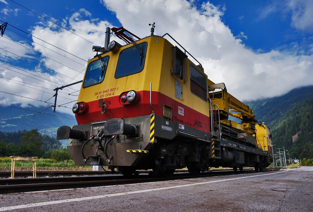 X 651 004-4 steht am 18.8.2016 im Bahnhof Möllbrücke-Sachsenburg.