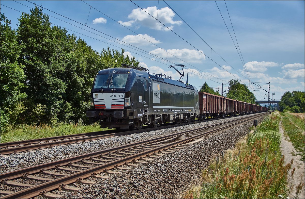 X4E- 610 ist mit einen Eaos-Zug am 05.07.2017 bei Thüngersheim unterwegs.